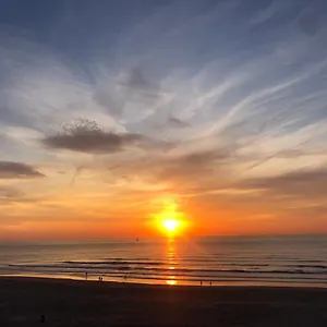 Appartement Luxe App - Zeedijk Mariakerke - Prachtig Zeezicht, Oostende